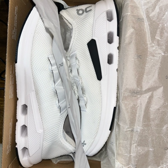 On Cloudeasy Sneakers size 7.5. Only worn twice - Picture 2 of 7